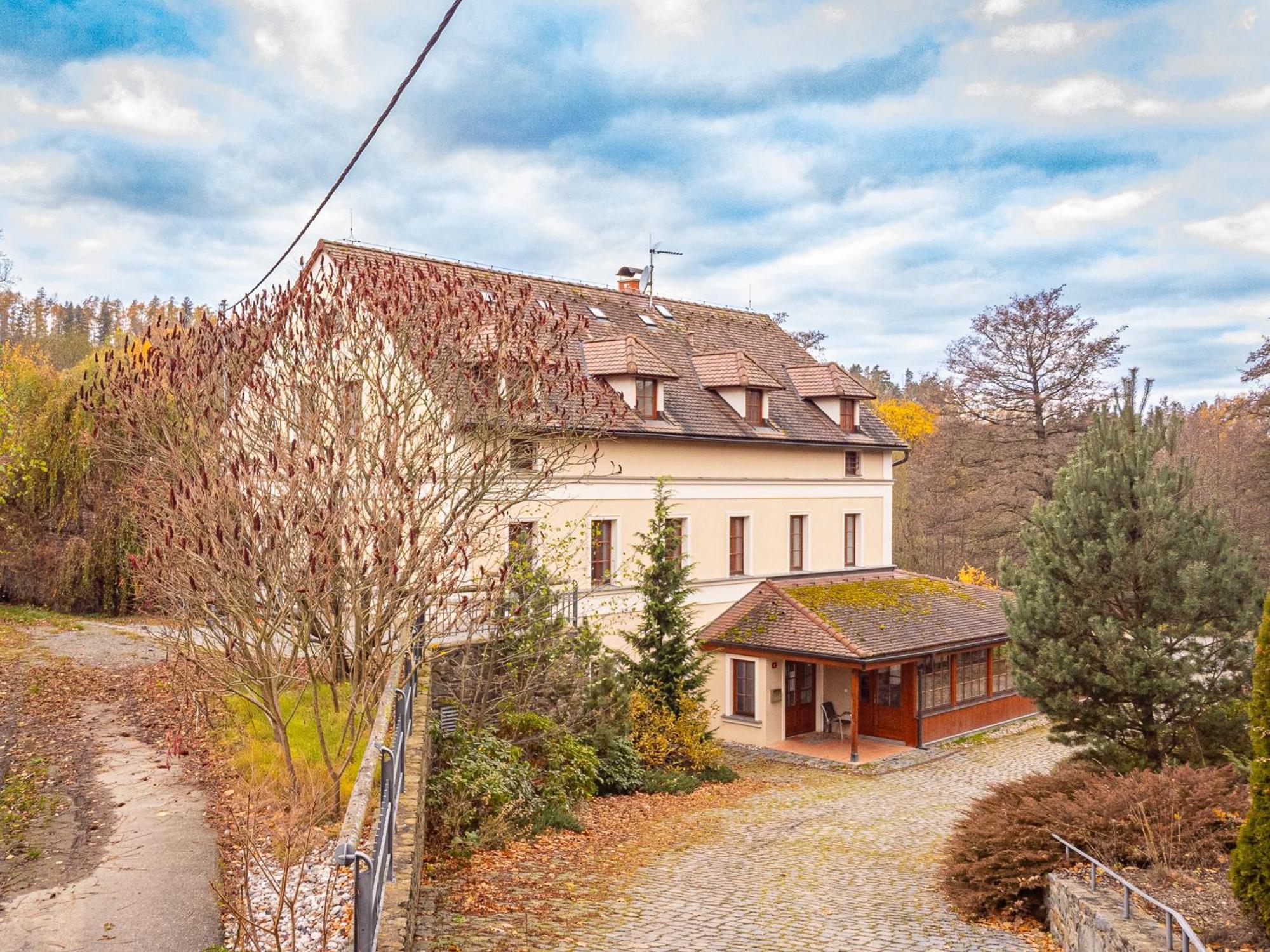 Hotel Mlyn Mitrovice Příbram Exterior foto