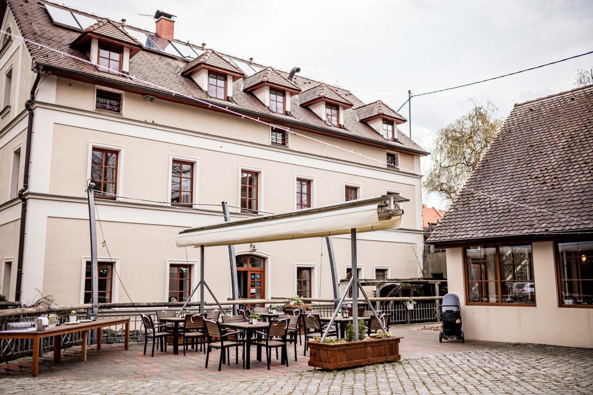 Hotel Mlyn Mitrovice Příbram Exterior foto